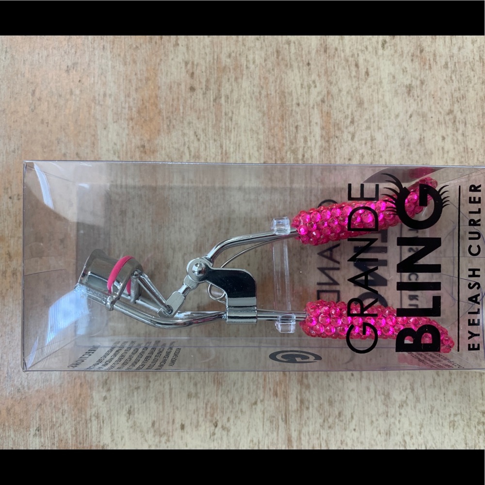 Gimme bling eyelash curler